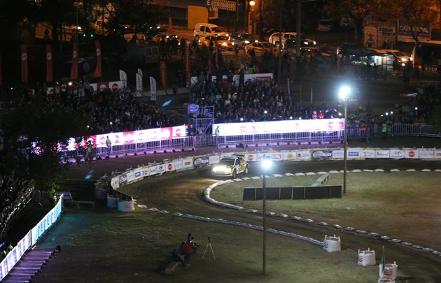 El Centro Cívico vibró con el rugir de los motores.