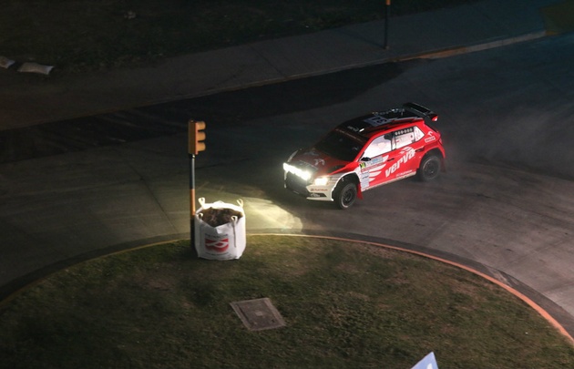 El Centro Cívico vibró con el rugir de los motores.