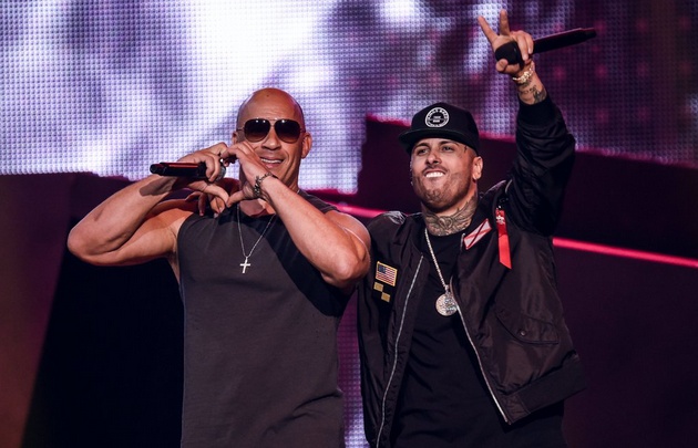 Vin Diesel cantó con Nicky Jam en la noche la música latina. 