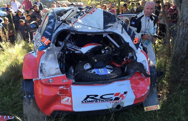 Así quedó el auto de Javier Castro.