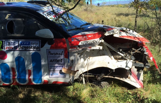 Así quedó el auto de Javier Castro.