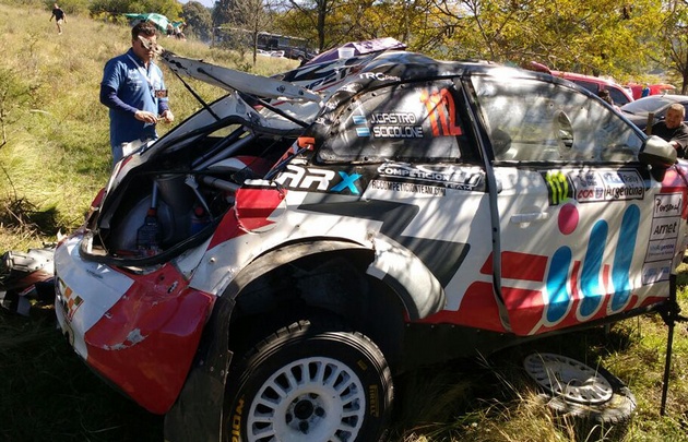 Así quedó el auto de Javier Castro.