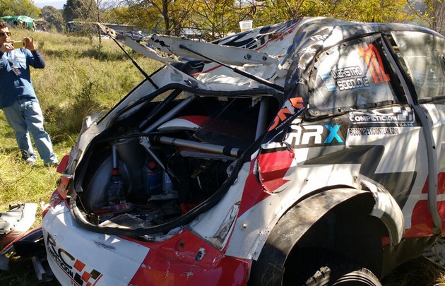 Así quedó el auto de Javier Castro.