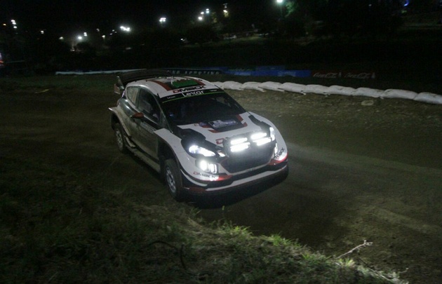 Evans se quedó con el Día 1 del Rally Mundial de Argentina.