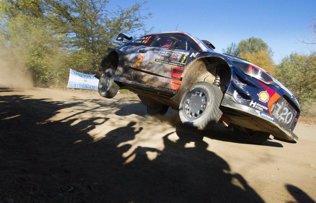 Neuville se quedó con el SS14.