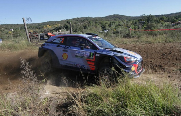 Neuville voló este sábado y le mete presión a Evans.