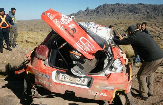 Así quedó el auto de Meeke tras chocar este sábado.