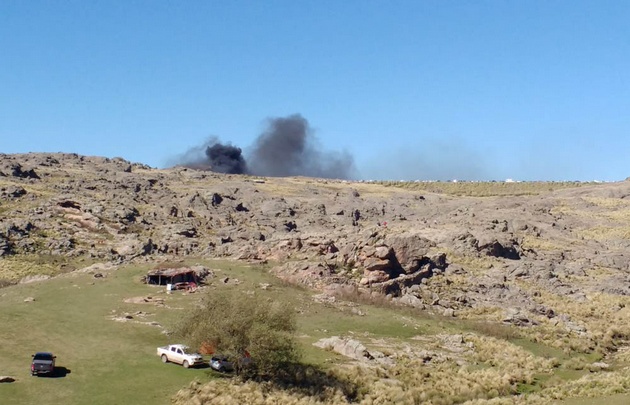 El incendio se produjo a 300 metros del prime El Cóndor-Copina.