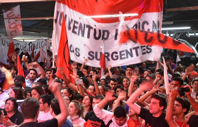 Mestre pronunció un fervoroso discurso ante la Juventud Radical. 