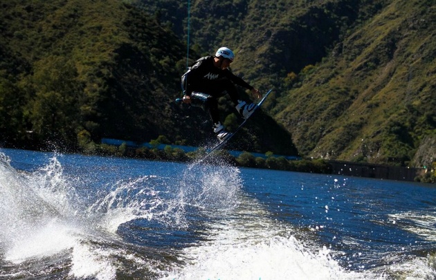 Tomar una clase en el lago San Roque de Carlos Paz cuesta entre 200 y 300 pesos.