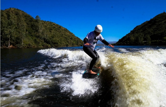 Tomar una clase en el lago San Roque de Carlos Paz cuesta entre 200 y 300 pesos.