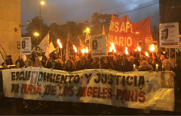 Los manifestantes dudan de la versión de una crisis que derivó en un paro cardíaco. 