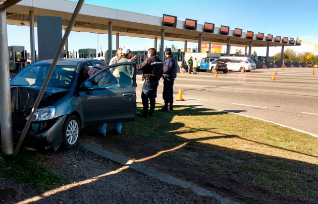 Así quedó el Toyota Etios tras el violento impacto.