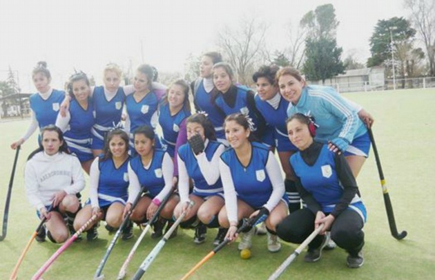 Mia Gamiatea y sus compañeras.