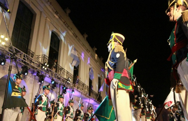 La tradicional ceremonia castrense dio inicio formal al Día de la Patria.