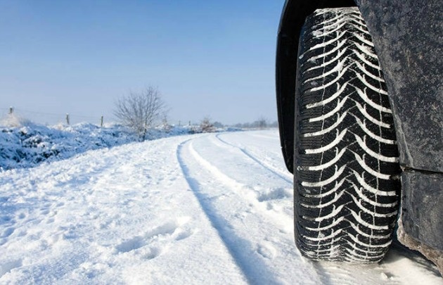Piden tener cuidado al manejar, por la nieve. 