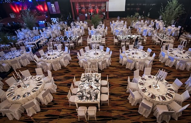 El casamiento será en la sala de convenciones.