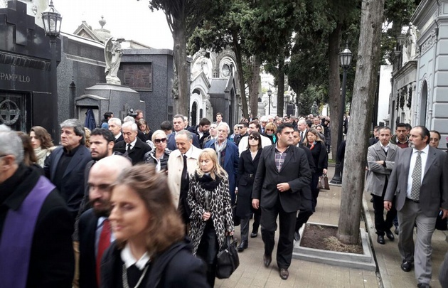 Familiares y diversas personalidades le dieron el último adiós a Herrera de Noble.