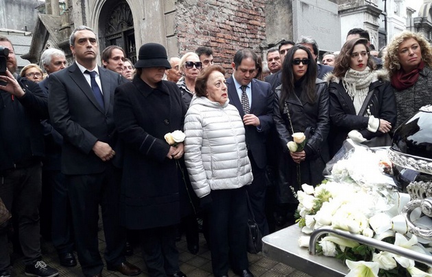 Familiares y diversas personalidades le dieron el último adiós a Herrera de Noble.