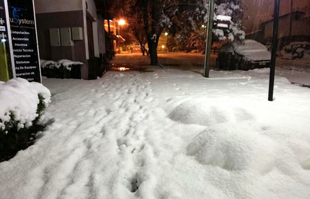 Intensa nevada en El Bolsón.