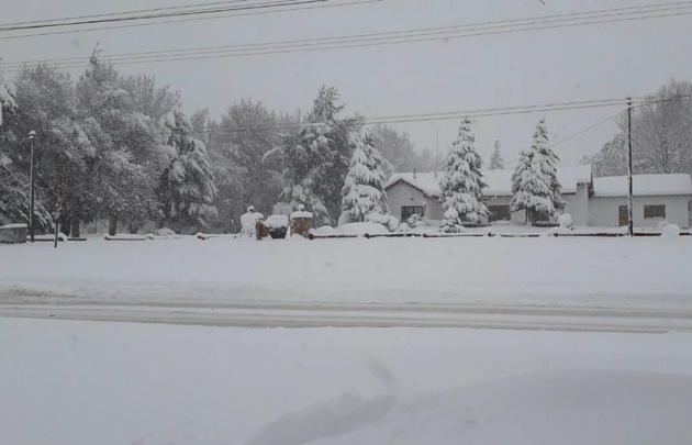 La nieve cubrió a Esquel