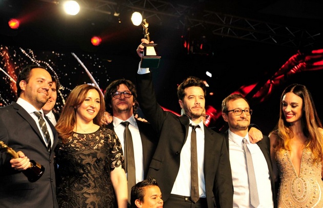 Sebastián Ortega y todo el elenco celebran la distinción.