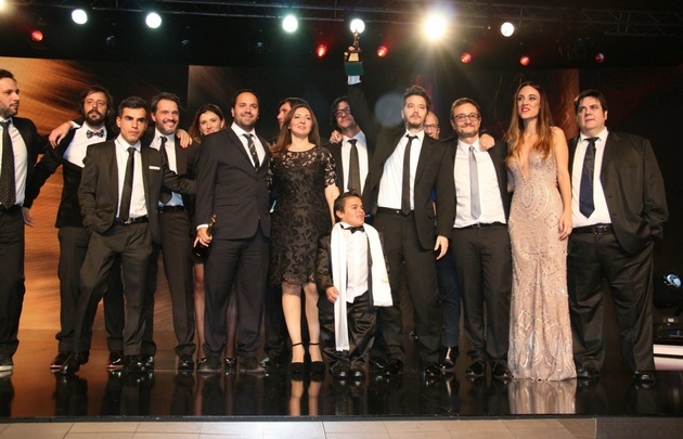 Sebastián Ortega y todo el elenco celebran la distinción.