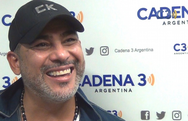 Cortita y al pie: Javier 