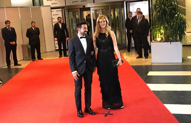 Lavezzi, frío con su novia en la red carpet.