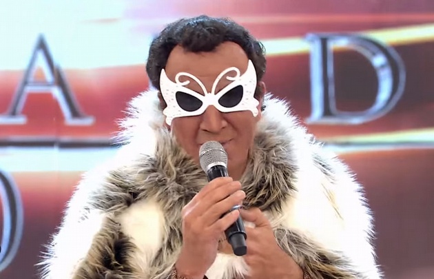 Freddy Villarreal en la piel de Johny Tolengo.