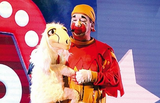 Piñón hizo debutar a su nieta en los escenarios. (Foto: Diario de Cuyo)