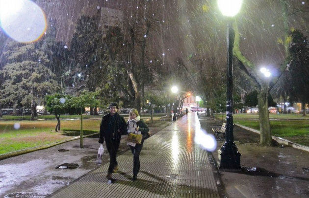 La nieve llegó a Bahía Blanca.