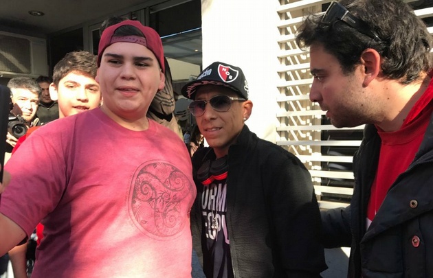 Brian Sarmiento en la Clínica haciendose revisación médica para Newells.