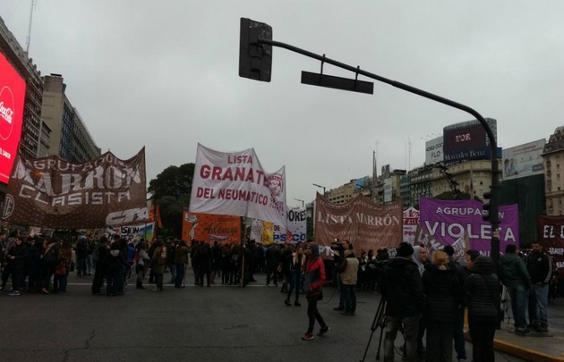 En la mañana, la protesta causó caos en el Obelisco.