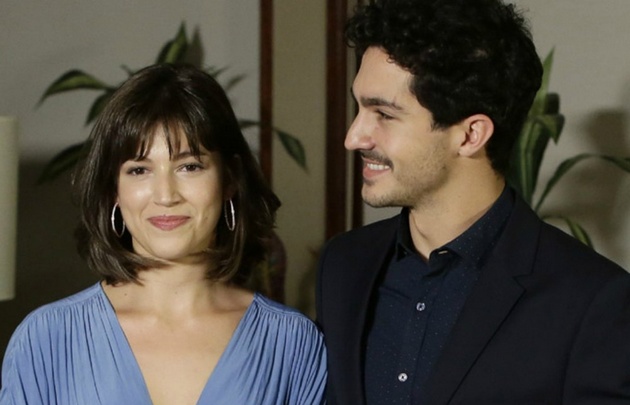 Chino Darín y su novia española Úrsula Corberó (foto: Hola)