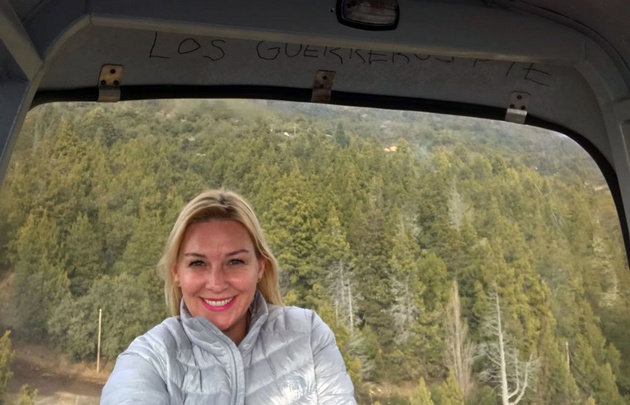 Celeste Benecchi, desde el teleférico del Cerro Otto. 