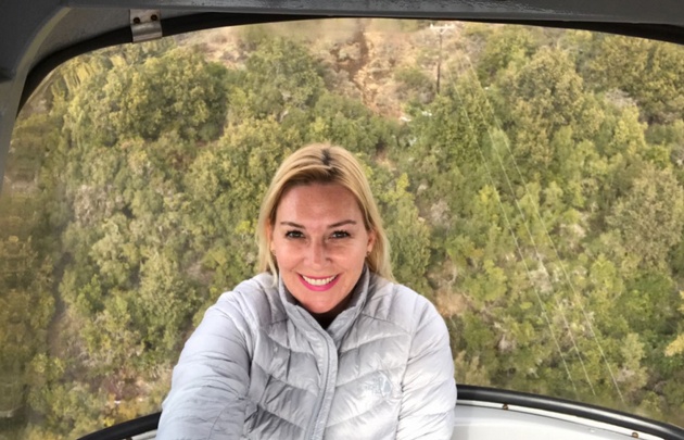 Celeste Benecchi, desde el teleférico del Cerro Otto.