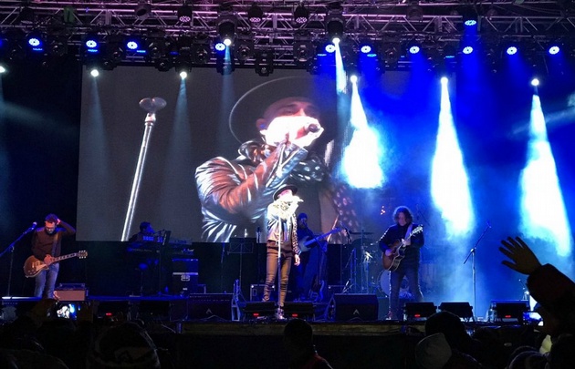 Abel Pintos se presentó en la Fiesta Nacional de la Nieve.