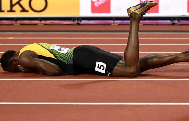 Bolt no pudo terminar su última carrera