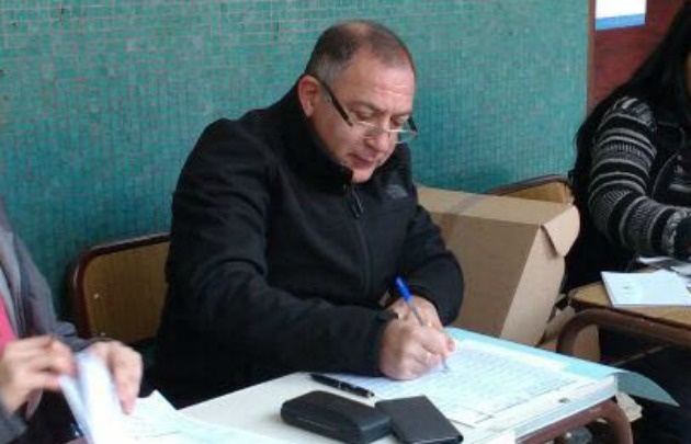 Luis Juez fue fiscal de mesa en el Colegio San José de barrio Alto Alberdi.