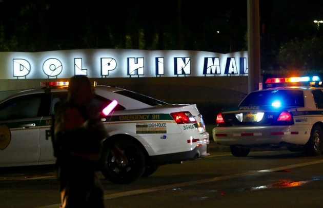 El centro comercial fue evacuado.