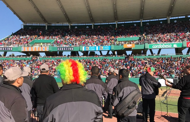 La Banda de la Policía inició las actuaciones artísticas.