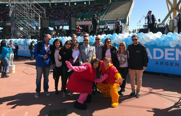 El equipo de Cadena 3 en el festejo del día del niño.