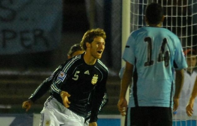 FOTO: Bolatti marcó el gol de la clasificación al Mundial 2010 para Argentina.