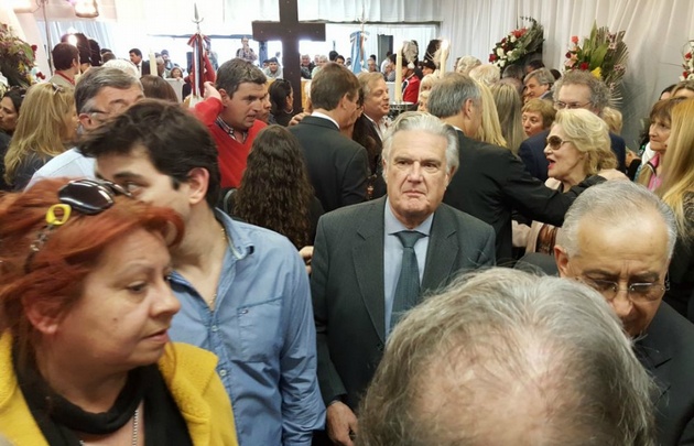 Despiden los restos de Angeloz en el Panal.