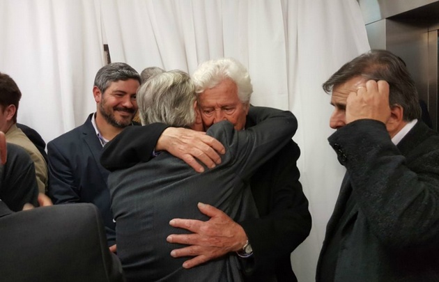 Despiden los restos de Angeloz en el Panal.