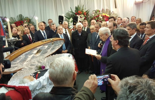 Despiden los restos de Angeloz en el Panal.