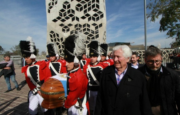 Despiden los restos de Angeloz en el Panal.