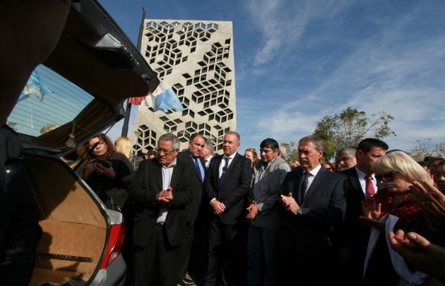 Despiden los restos de Angeloz en el Panal.