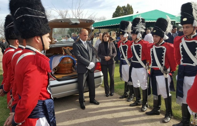 Último adiós a Angeloz en el cementerio.